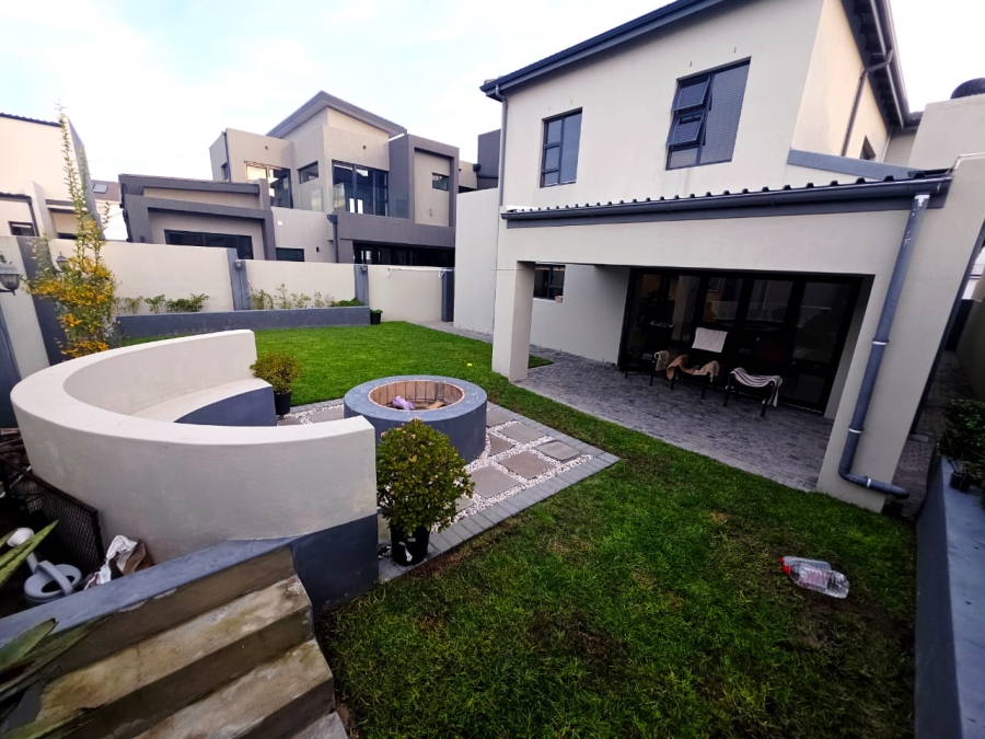 5 Bedroom Property for Sale in Sandown Western Cape